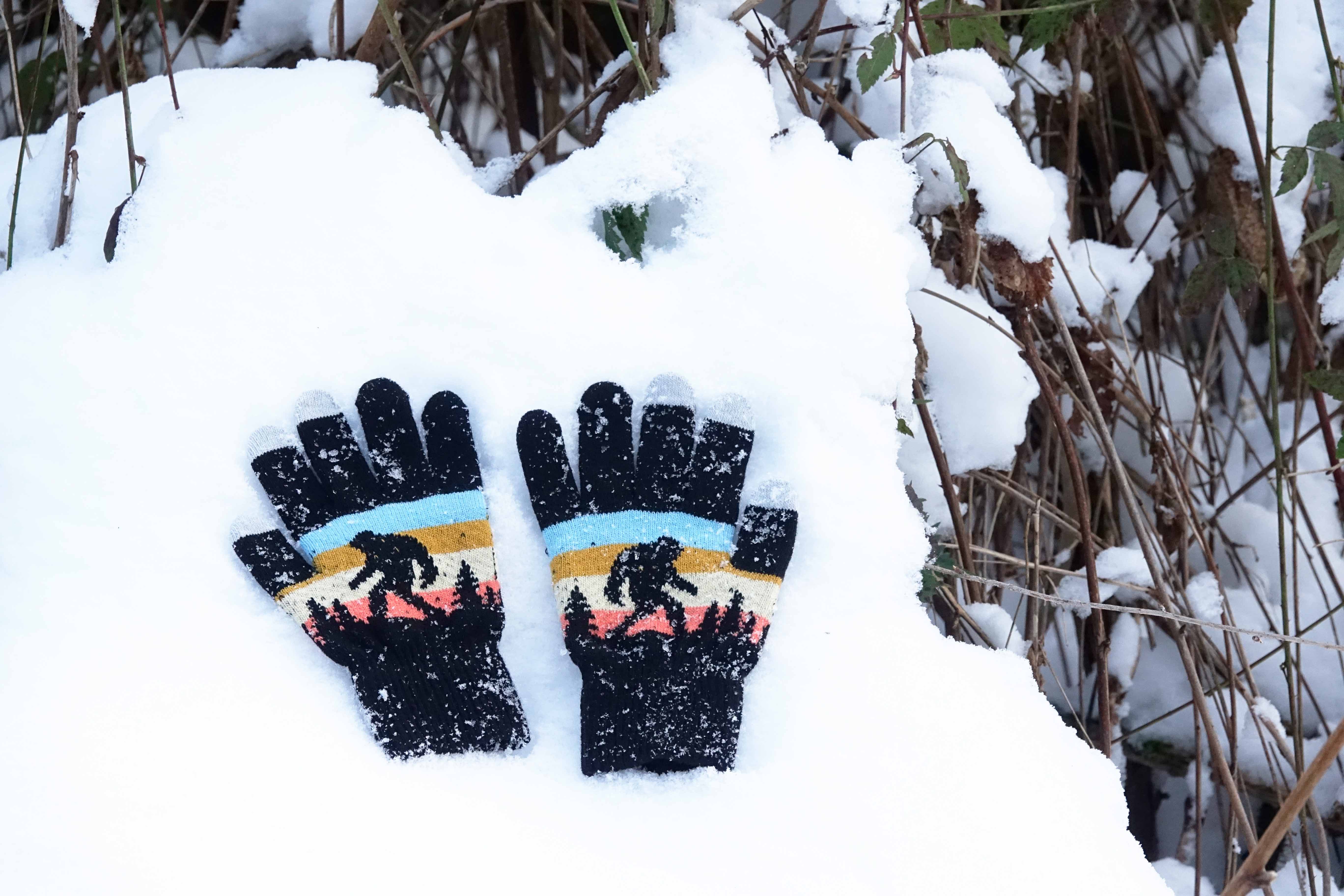 Northern Icons Creations INC – Engroshandel Handsker - Unisex – Sasquatch Shadows strikkede handsker3