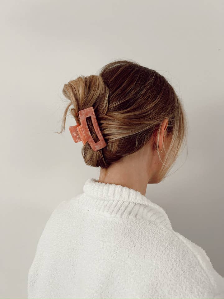 Medelstor klämma hårklämma 7,5 cm för wholesale av Butter Beauty