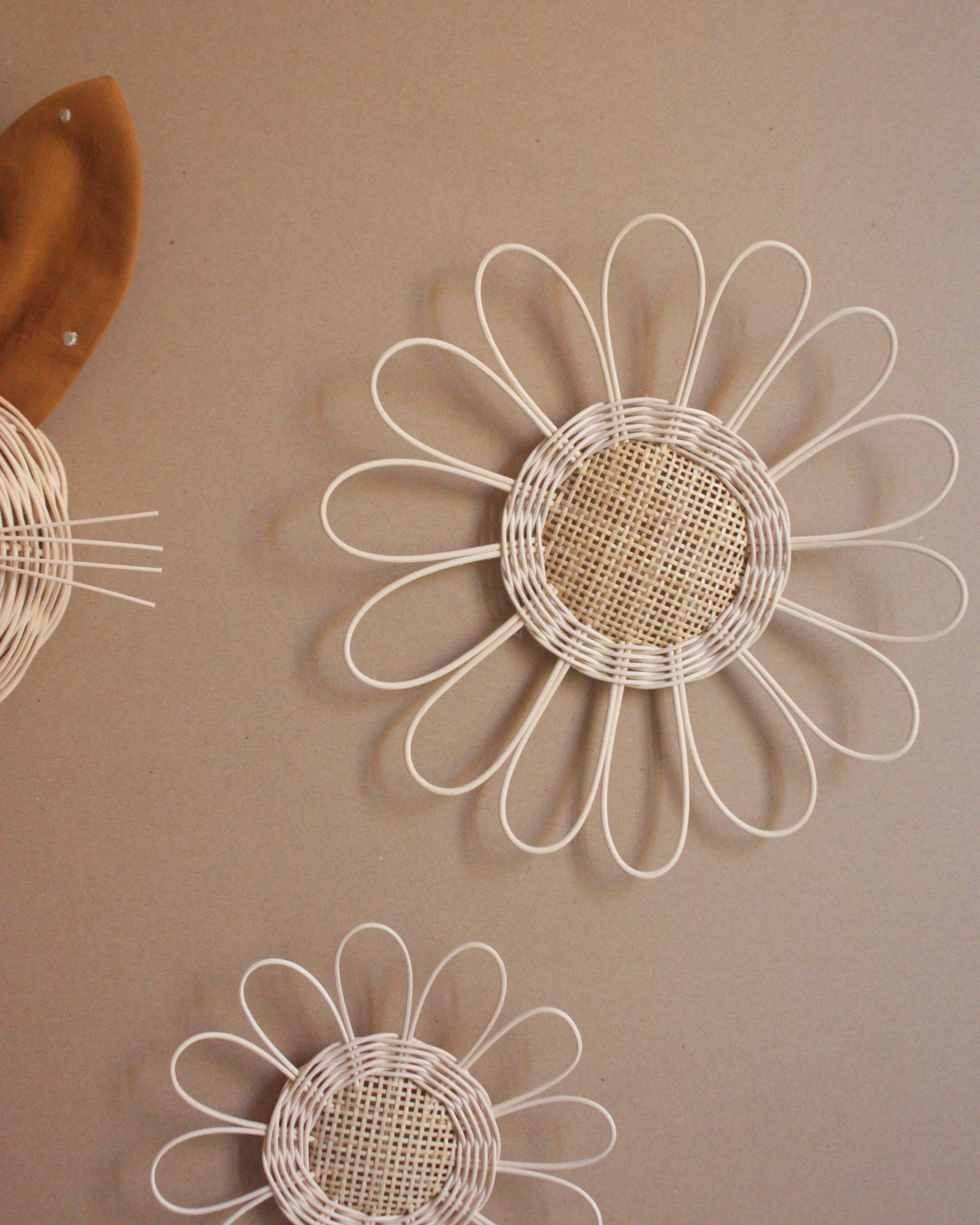 ateliersolelh - Vendita all'ingrosso Decorazione da parete 3D - Margherita in rattan e paglia di Vienna1