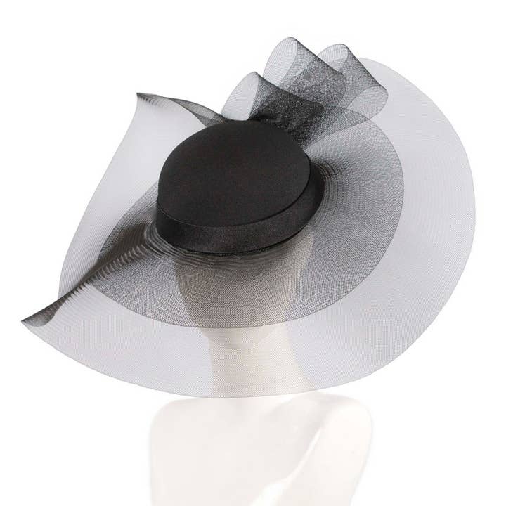 Chapeau pour femmes sur mesure à large bord pour la vente par Max Alexander by Cupids Millinery Melbourne