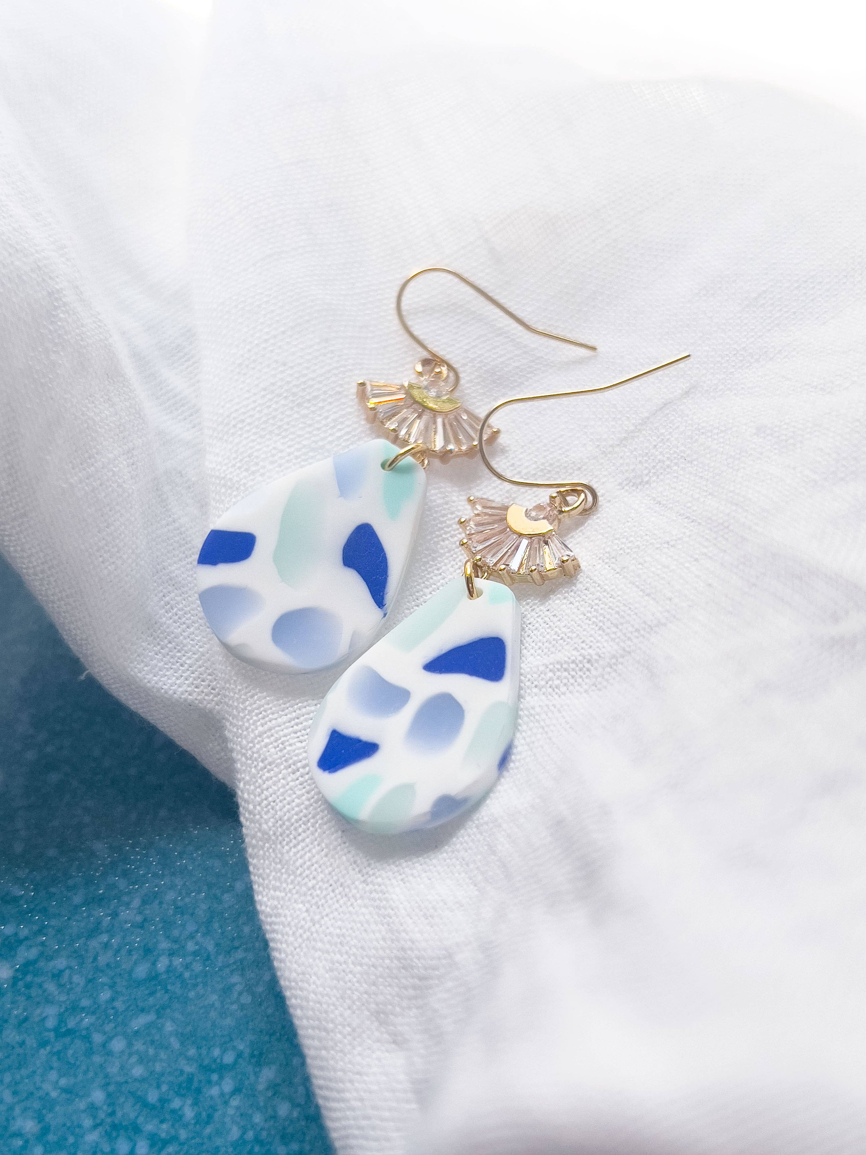 KLAEI DESIGN STUDIO - Vente Boucles d'oreilles pendantes - Col K ✦ Boucles d'oreilles éventail bleues élégantes3