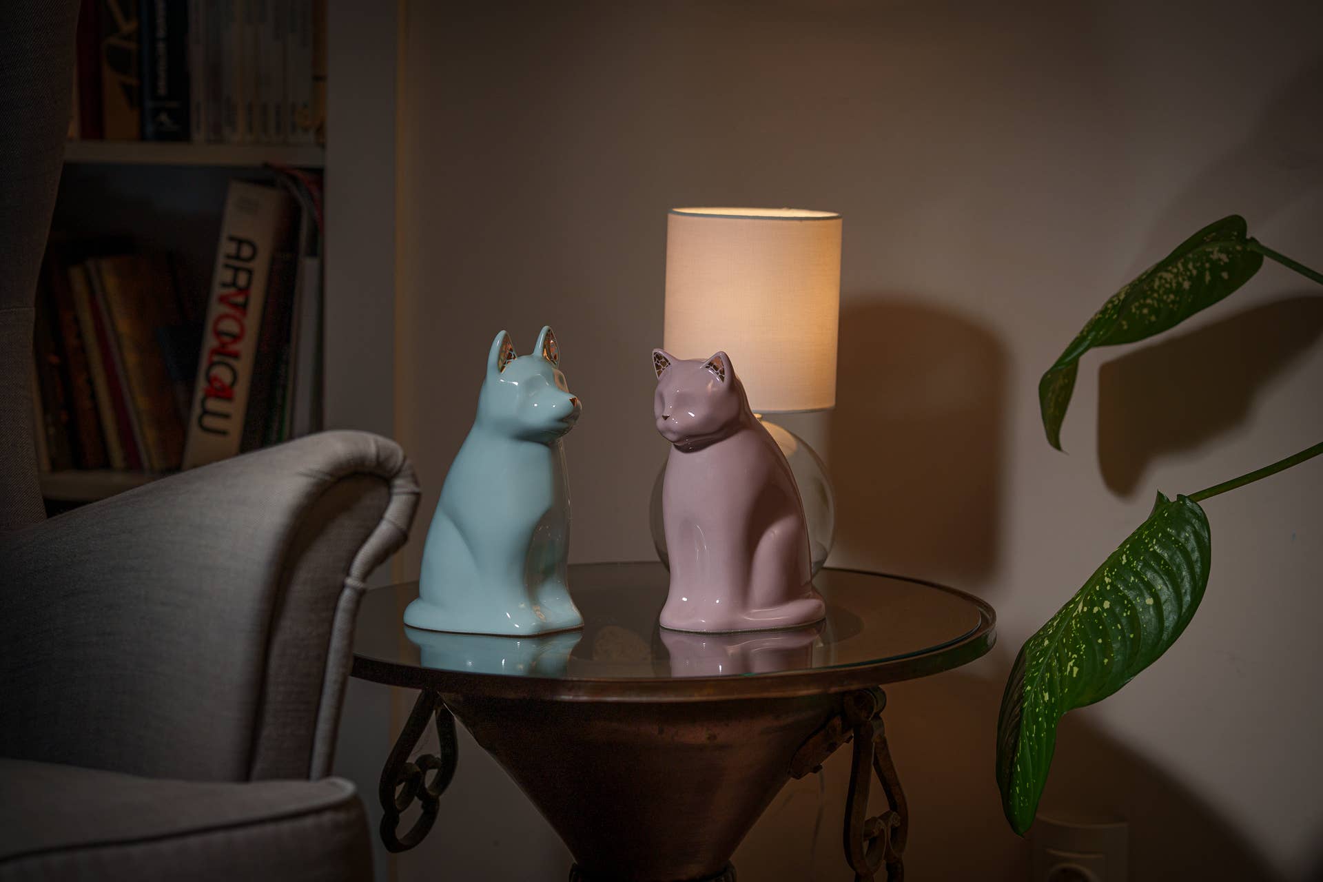 Pulvis Art Urns - Wholesale Pet Urn/Keepsake Box - "Meow" Pet Urn for Cat - Pink | Ceramic 10