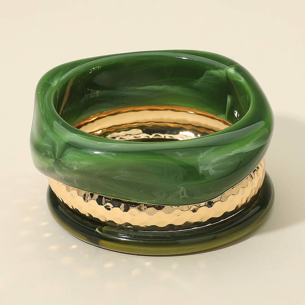 Sensibling Corp. – Großhandel Schmucksets – 3PCS - Chunky abstrakte Harz gehämmerte Metallarmreif mehrschichtige Armbänder11