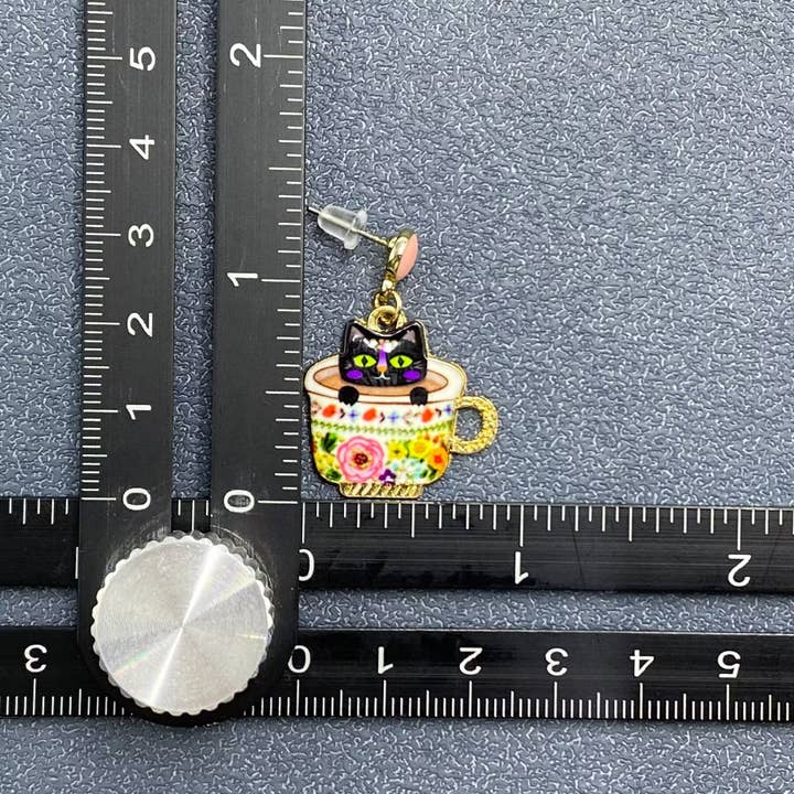 Mio Queena - Wholesale Dangle Earrings - Light Bulb & Cat Asymmetric Dangle Earrings - YK4