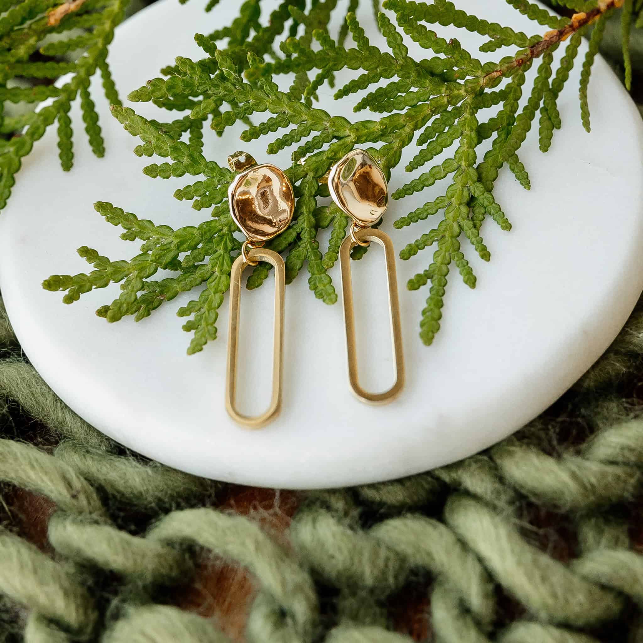 Sela Designs - Venta al por mayor Pendientes colgantes - Pendientes colgantes Cleo de oro2