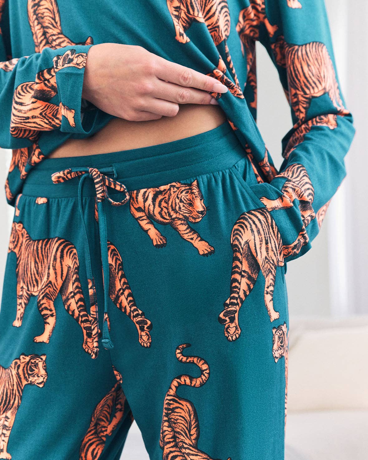 Chelsea Peers - Wholesale Sleepwear Set - Women's - Tiger Print Long Pyjama Set3