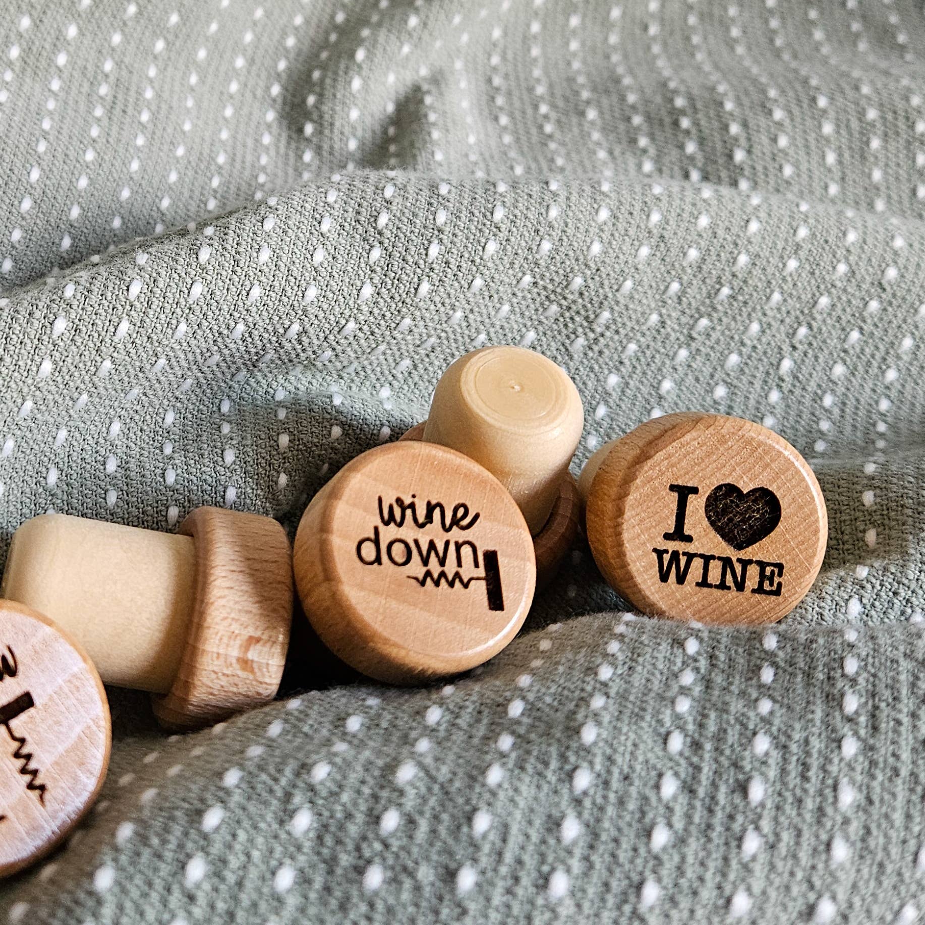 Lou Golden Designs - Vendita all'ingrosso Tappi per vino - Tappo per vino Wine Down2