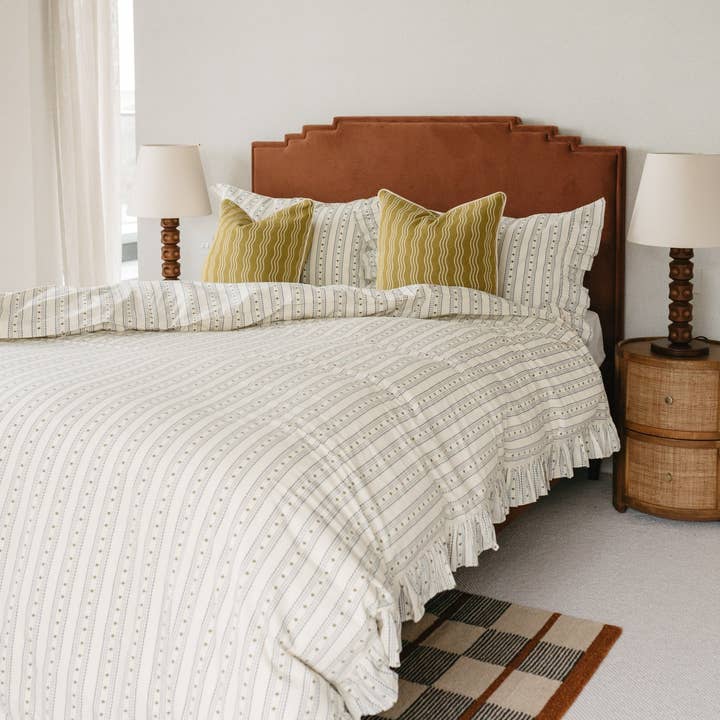 TBCo – wholesale Duvet cover – Cotton Duvet Cover in Navy Ditsy Floral2