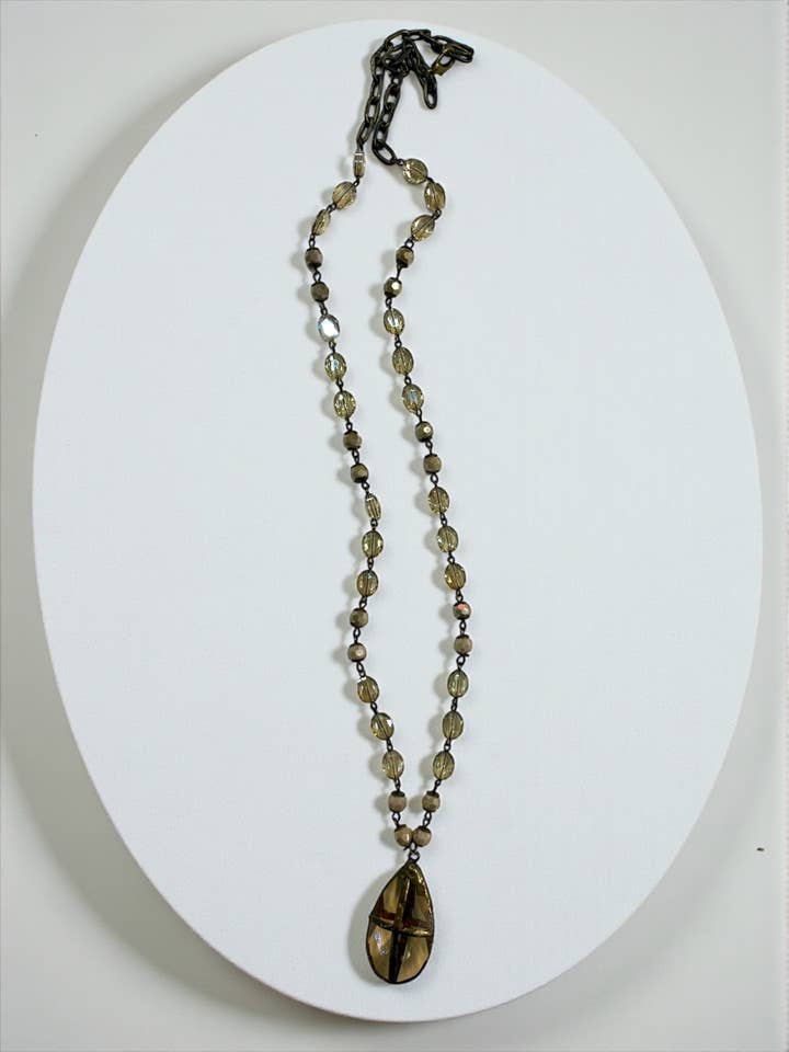 Colar Ivory Mix de 28" com Pendente em Forma de Cruz e Gota por atacado de Ava Capri