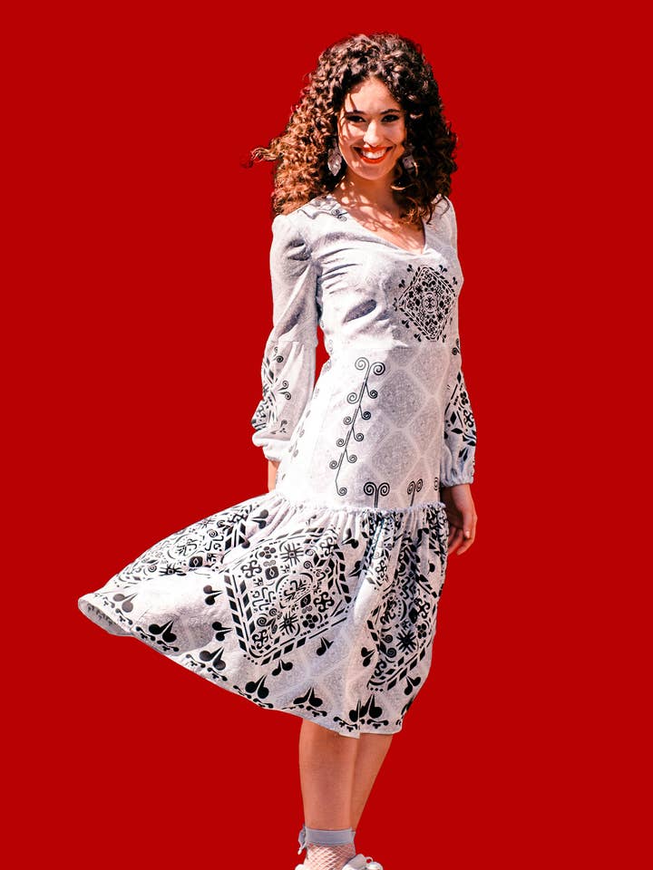 Robe mi-longue en soie blanche, manches longues évasées, Cottagecore pour la vente par JOLLIA