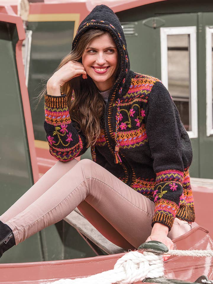 Himalaya Bloem Handgebreide Wol Jas met Rits en Capuchon voor wholesale door Namaste