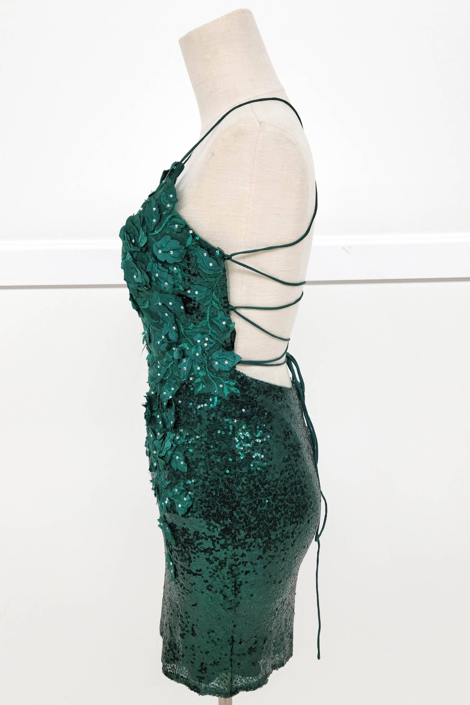 Chicas - Wholesale Jurk - Dames - Bodycon pailletten mini-jurk met bloemen en bandjes C80732