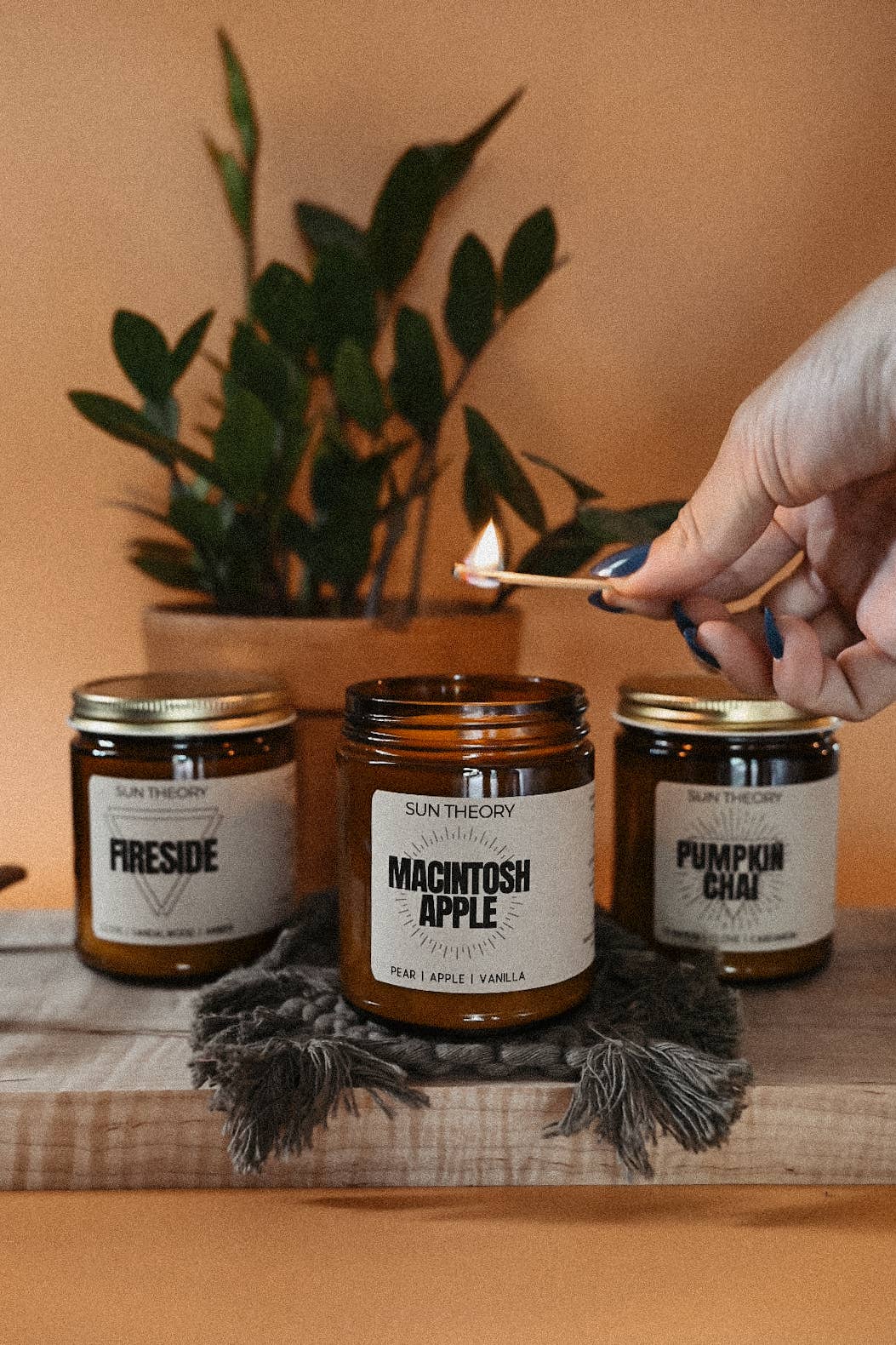 Sun Theory – wholesale Burkljus – Macintosh Apple Sojaljus | 8 oz burk2