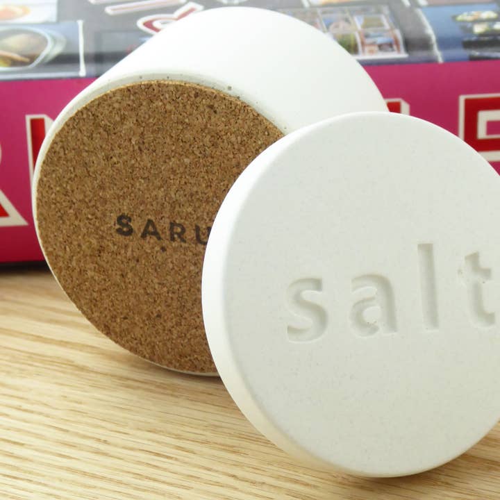 Sarus Originals - Wholesale Salt mill - Concrete salt pot with engraved lid - natural grey or white4
