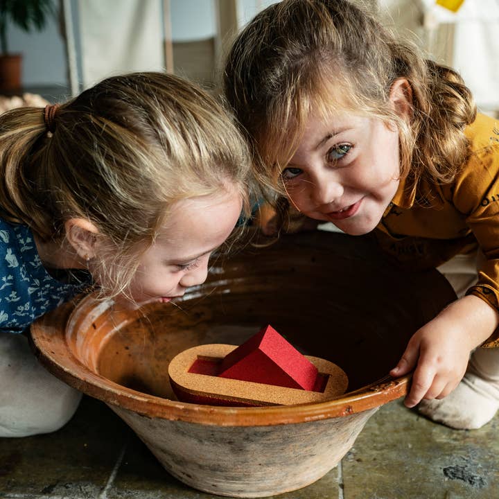 ELOU by Valoris - Wholesale Badspeelgoed - Baby - Kleurrijk zeilboot badspeelgoed van kurk1