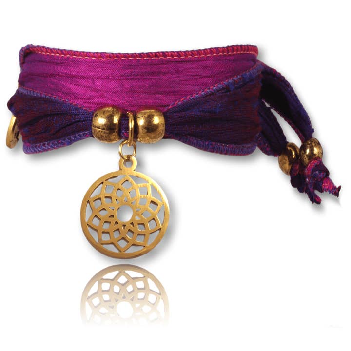 Crown chakra gold plated bracelet connection completeness for wholesale by Anísch de la Cara