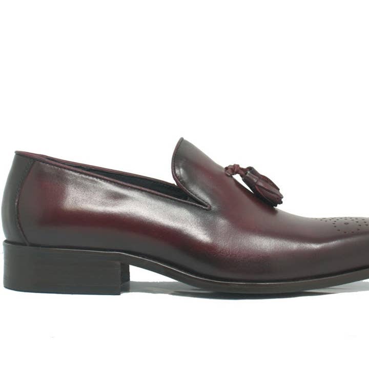 KS503-47 Carrucci Wholecut kwastje Loafer voor wholesale door Carrucci Shoes