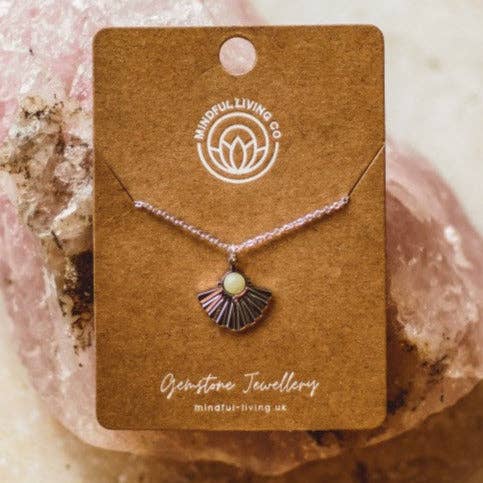 Collar de abanico de amazonita chapado en plata para venta al por mayor de Mindful Living Co.