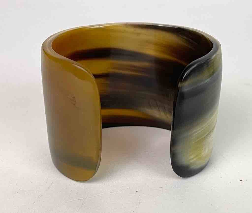 The Niger Bend - Wholesale Cuff Bracelet - Wide African cow horn cuff bracelet, assorted shades3