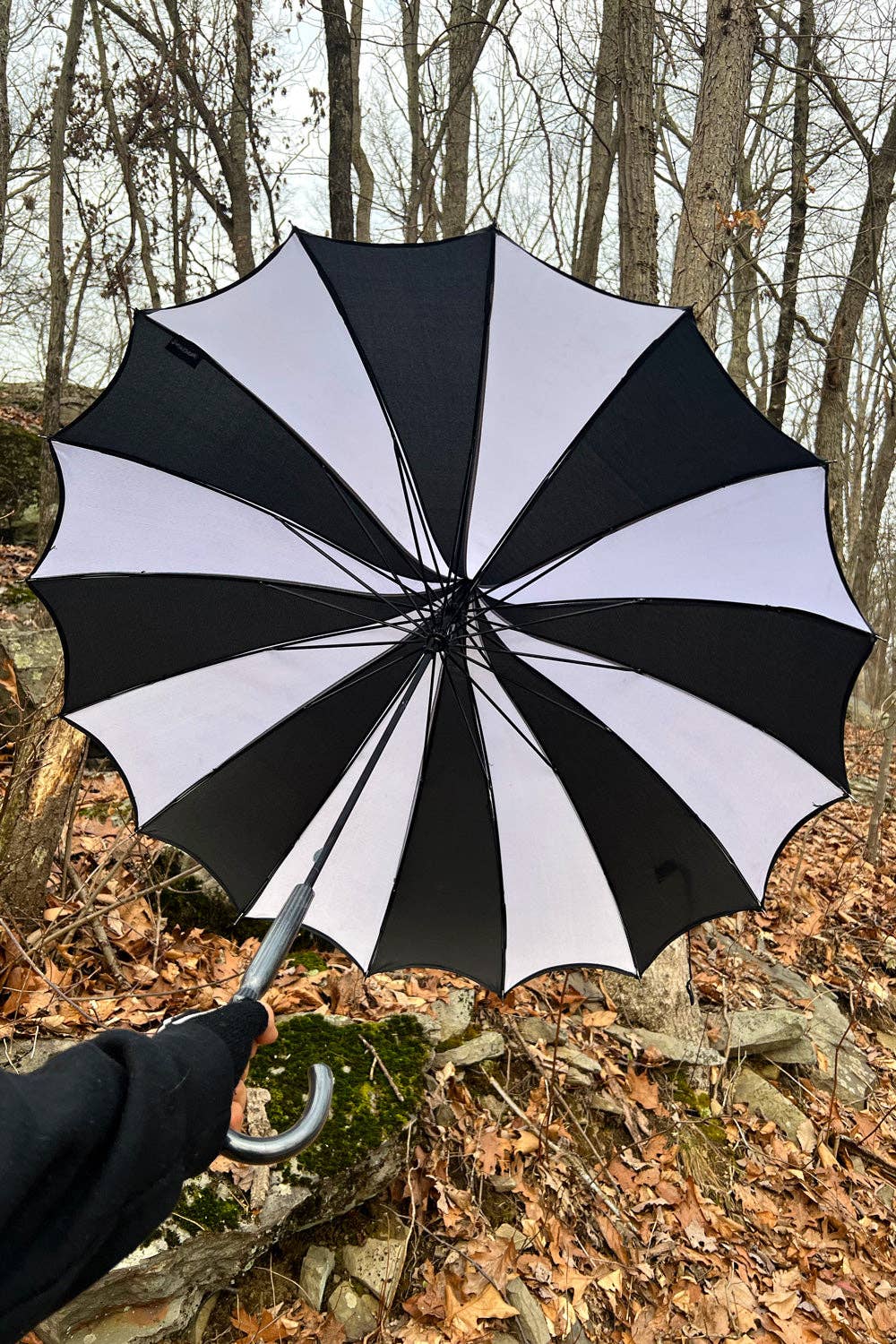 vampirefreaks - Wholesale Umbrella - Unisex - Batwing Pagoda Umbrella [BLACK/WHITE STRIPED]8