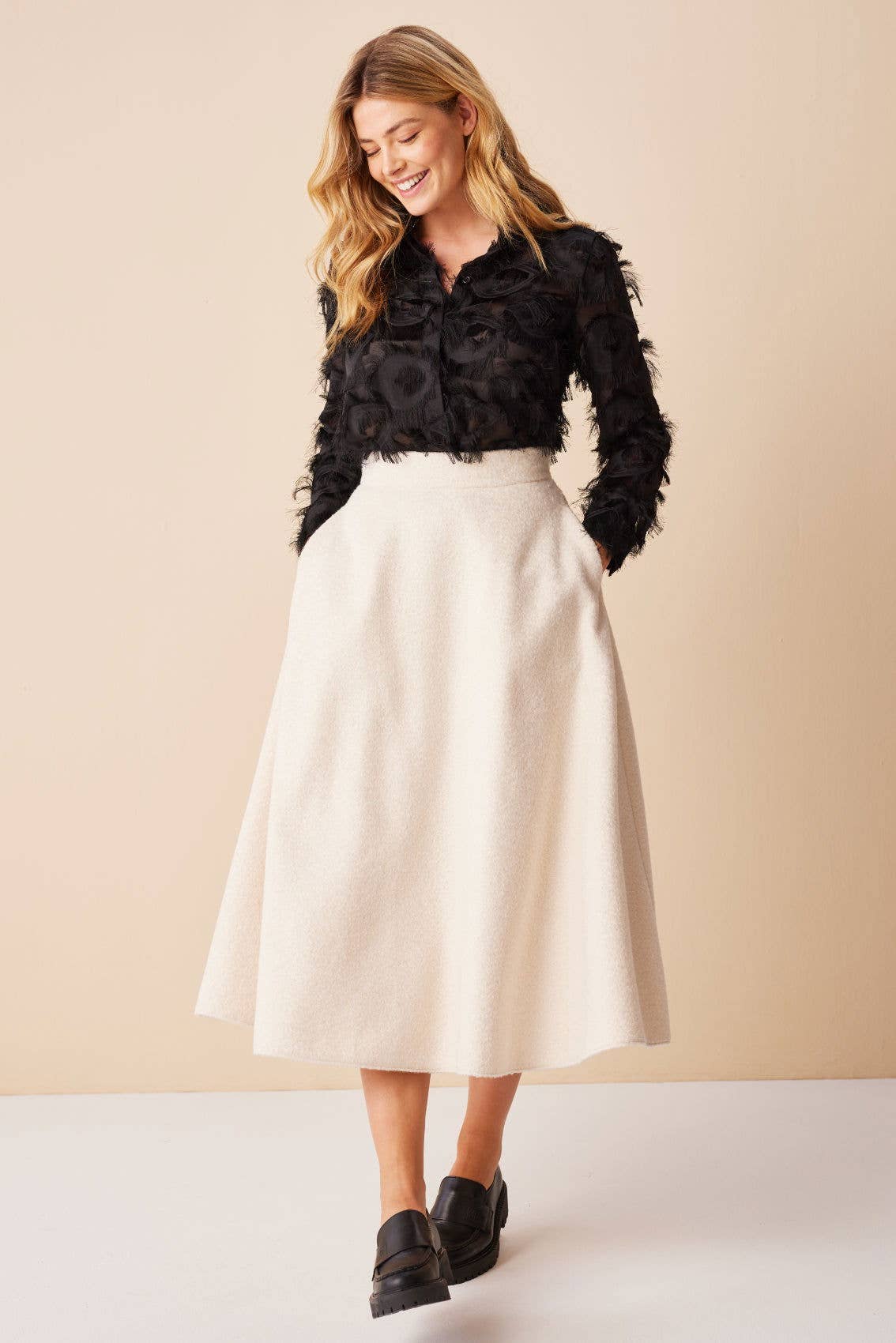 Marianna Déri GmbH – Engroshandel Nederdel - Dame – Bouclé cirkelnederdel1