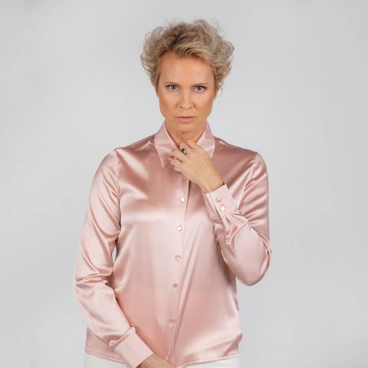 Blouse en soie mandarine pour la vente par MÍMÍ COLLECTION