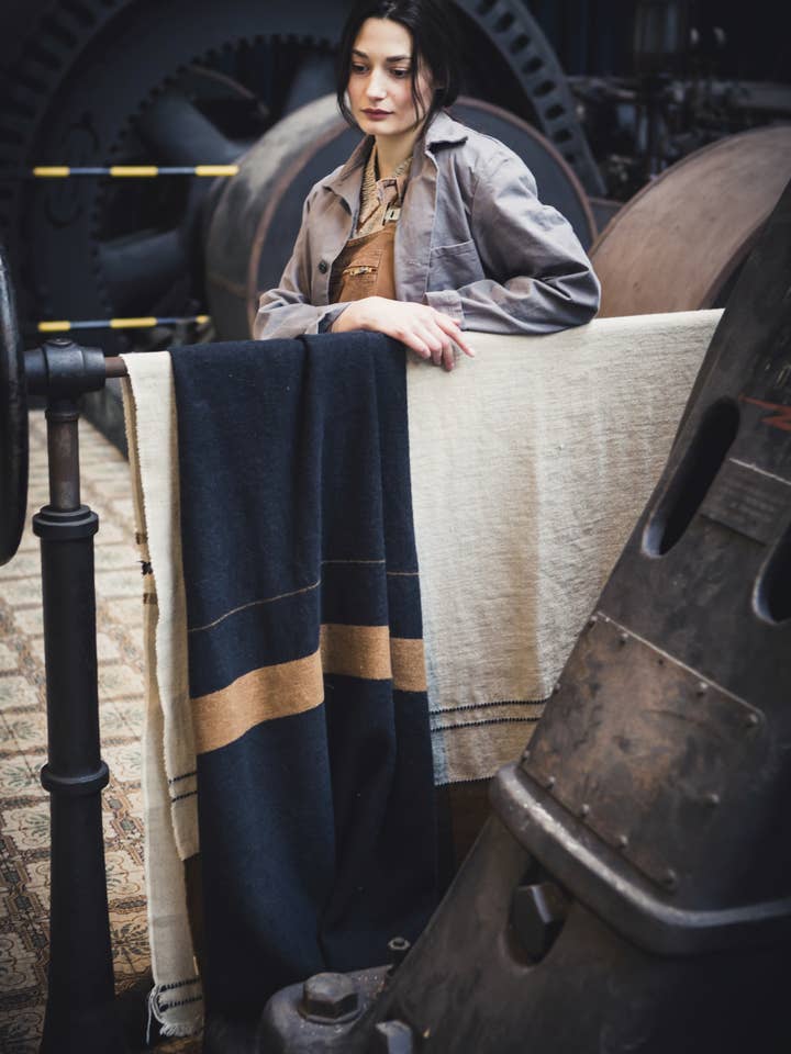 Oscar plaid zwart gestreept 135x220 cm voor wholesale door Libeco Home