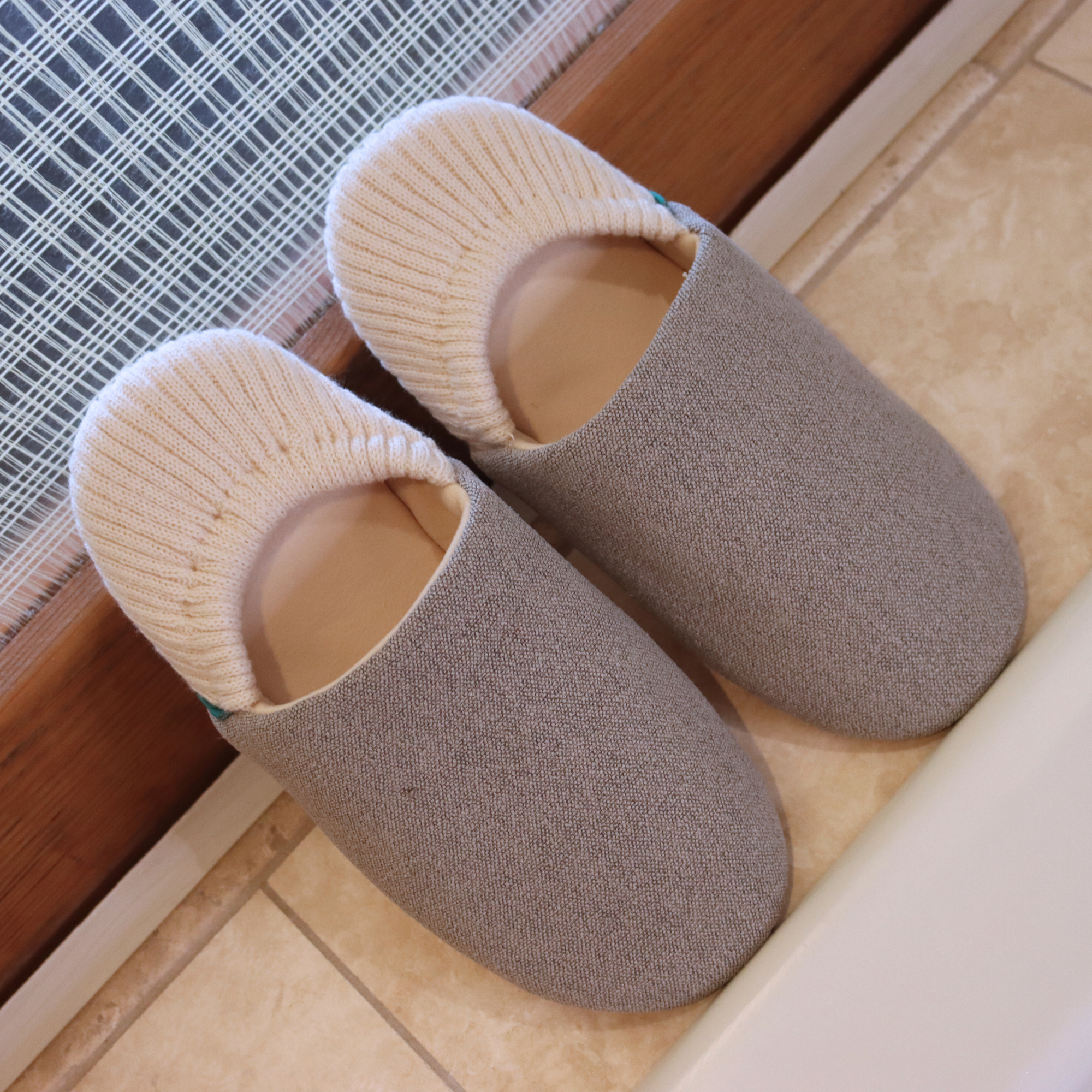 DrifWoo - Vendita all'ingrosso Pantofole - Unisex - Pantofole unisex chiuse per casa e ospiti0