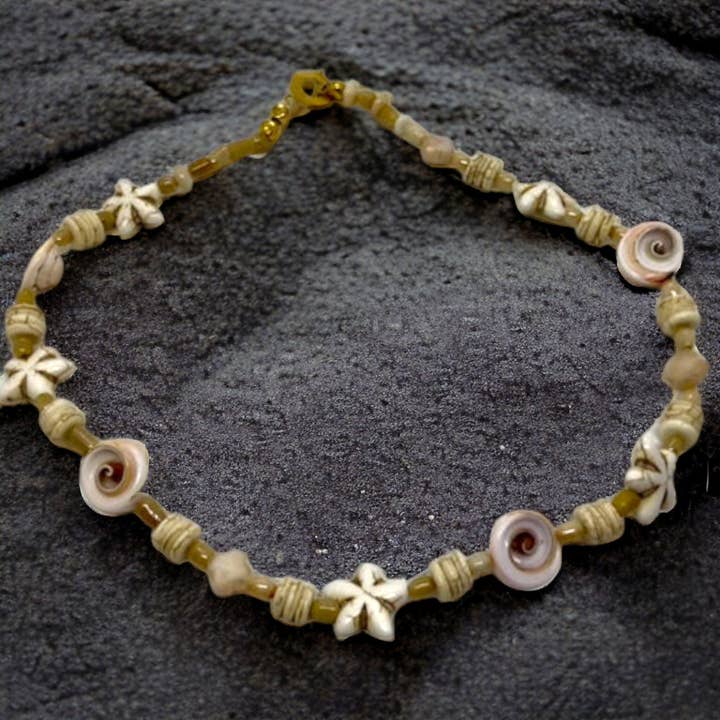 Shellabration ! ✨ Vibes estivales ensoleillées dans un collier (Unisexe, 21") pour la vente par Exotic by Nature Jewelry