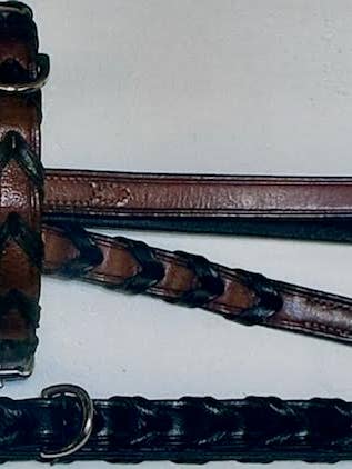 Coffret cadeau combiné collier et laisse en cuir The Diva Premium pour la vente par Made in Love Doggy Couture and Therapy Products