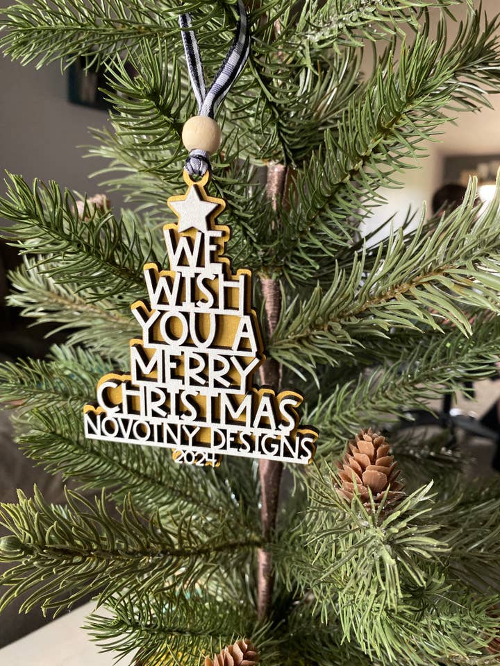 Décoration de sapin de Noël dorée métallisée de marque pour la vente par Novotny Designs