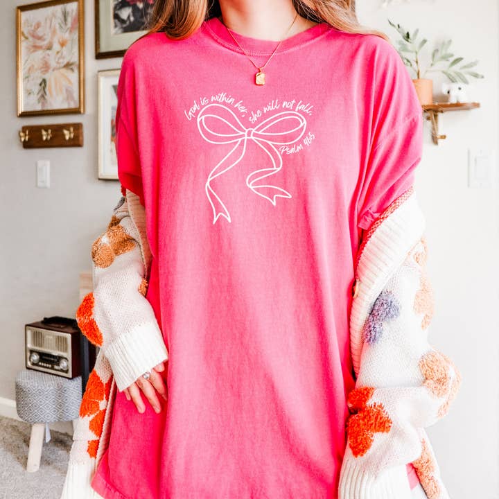 GOTT IST IN IHR, SIE WIRD NICHT FALLEN UNISEX-T-SHIRT für den Großhandel von Dwell Apparel