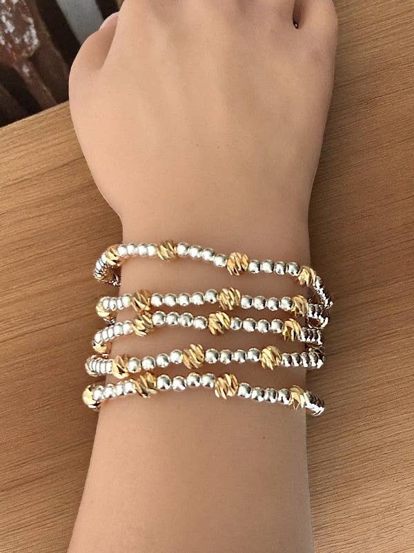 CONJUNTO DE PULSEIRAS DE MISSANGAS METÁLICAS RESISTENTES À ÁGUA por atacado de Andrea Bijoux