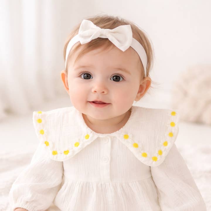 Vit Little Daisy Cotton Baby Romper & Pannband för wholesale av Fennco Styles