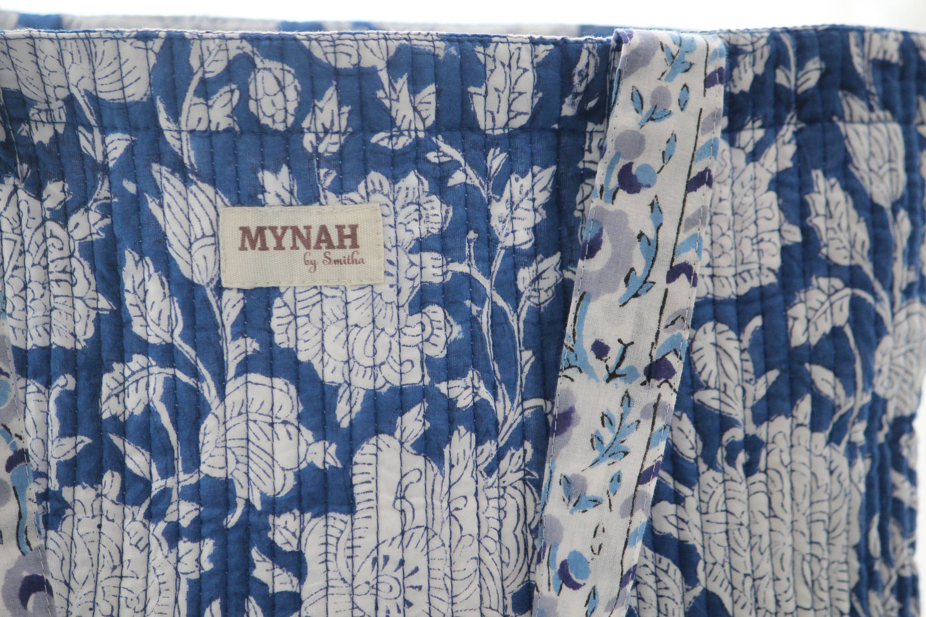 MYNAHbySmitha - Wholesale Draagtas - Dames - Omkeerbare draagtas met porseleinen bloemenprint-Kleine laptoptas6