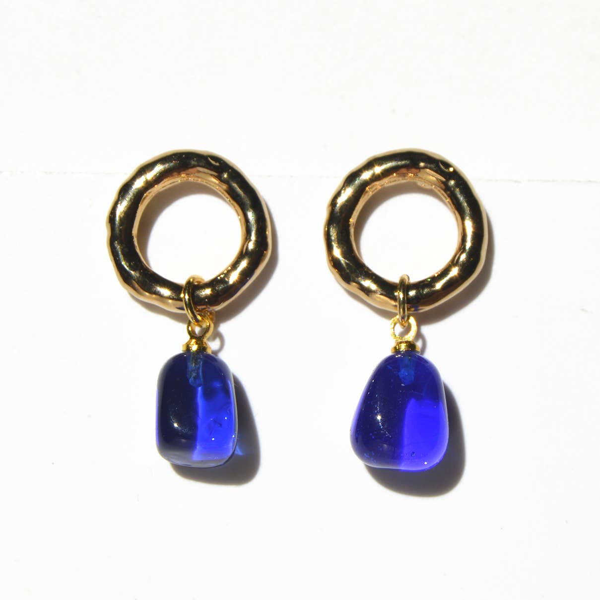 Chama Navarro – Brincos de argola por atacado – Brincos médios LALETI com argola e vidro de Murano4