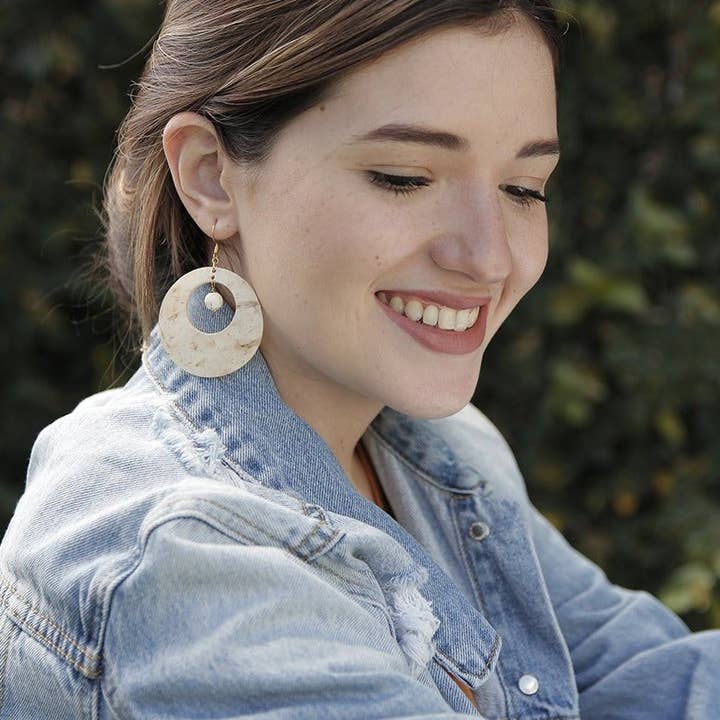 Coco & Souls - Venta al por mayor Pendientes colgantes - Pendientes de concha de coco blanco piedra blanca4