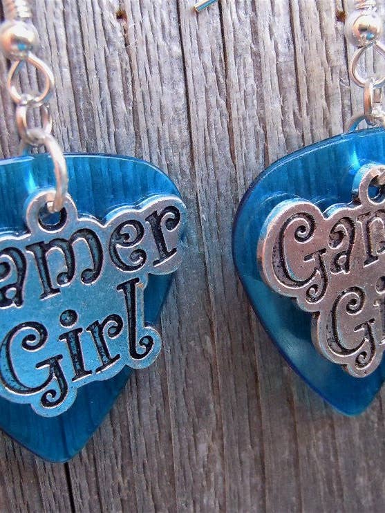 Boucles d'oreilles Gamer Girl Charm pour guitare pour la vente par Simply Raevyn