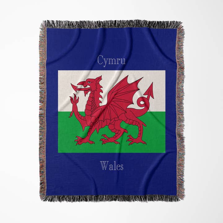 3dRose - Wholesale Decoratiedeken - 3dRose, Vlag van Wales op donkerblauwe achtergrond Wales gedrukt in Engels, Welsh, Deken0