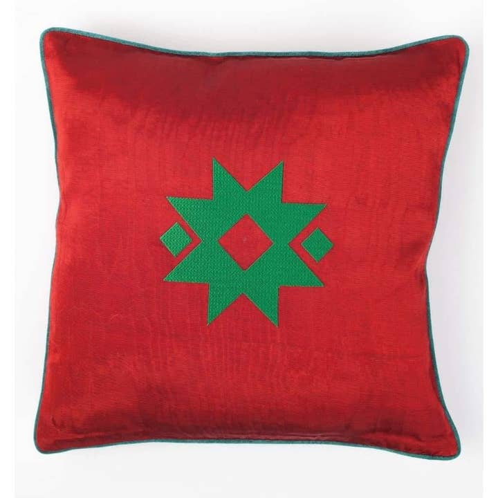 Coussin en soie brodé Kutnu - Star, Red Authentic Sil pour la vente par Bohemtolia