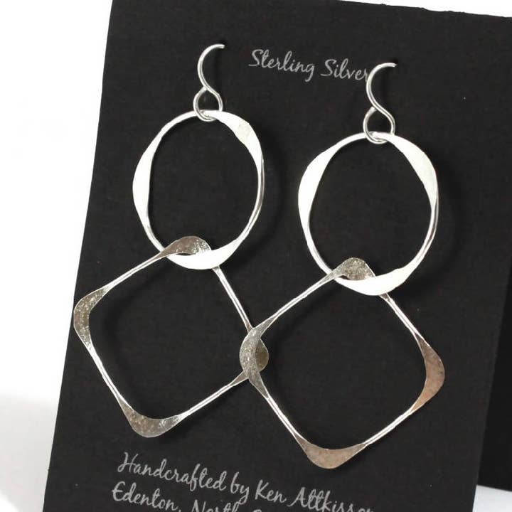 Carré épais et cercles longs en argent sterling pour la vente par Ken’s handcrafted jewelry