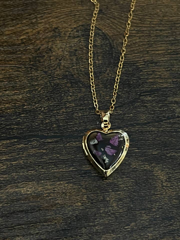 Rozen bloemenmedaillon ketting voor wholesale door Bare Bones Jewelry London