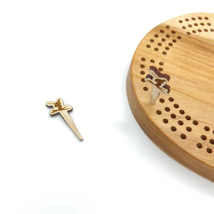 Cast & Carve – wholesale Board game – Sports Themed Custom Cribbage Pegs4