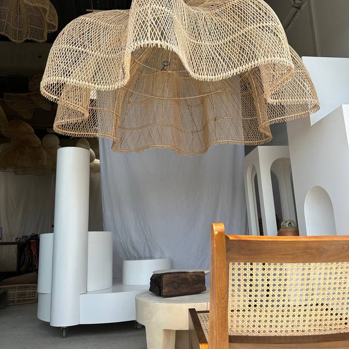 Office Objets - Wholesale Chandelier/Hanging Light - Immense rattan suspension in the shape of a flower, tulip, corolla H:1m; D:1m50181