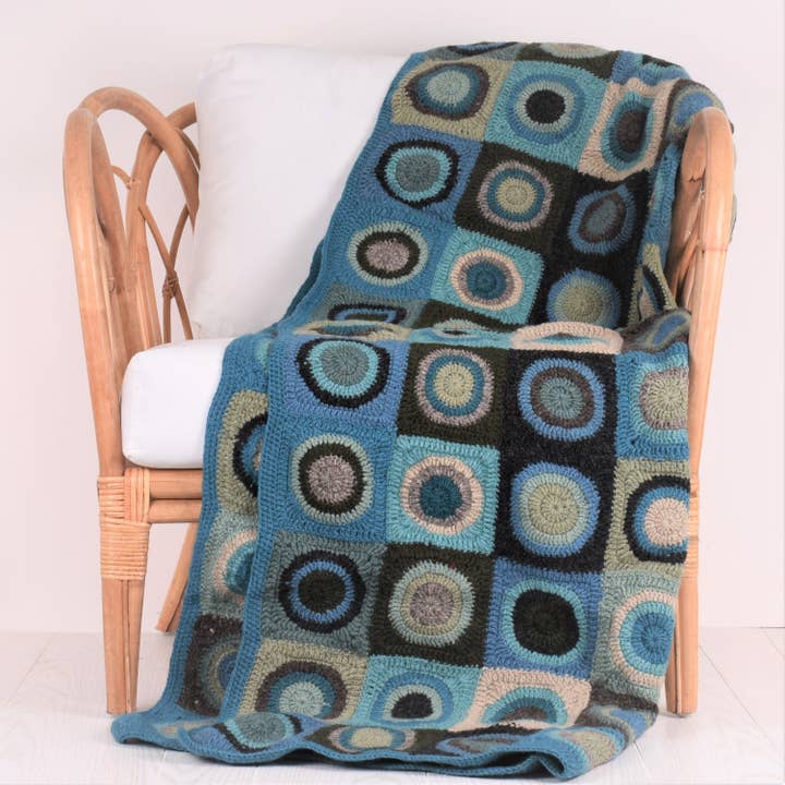 Lost Horizons Knitwear – Ships from USA - Wholesale Throw Blanket - Discs Handcrafted Wool Throw – Geometric Design1
