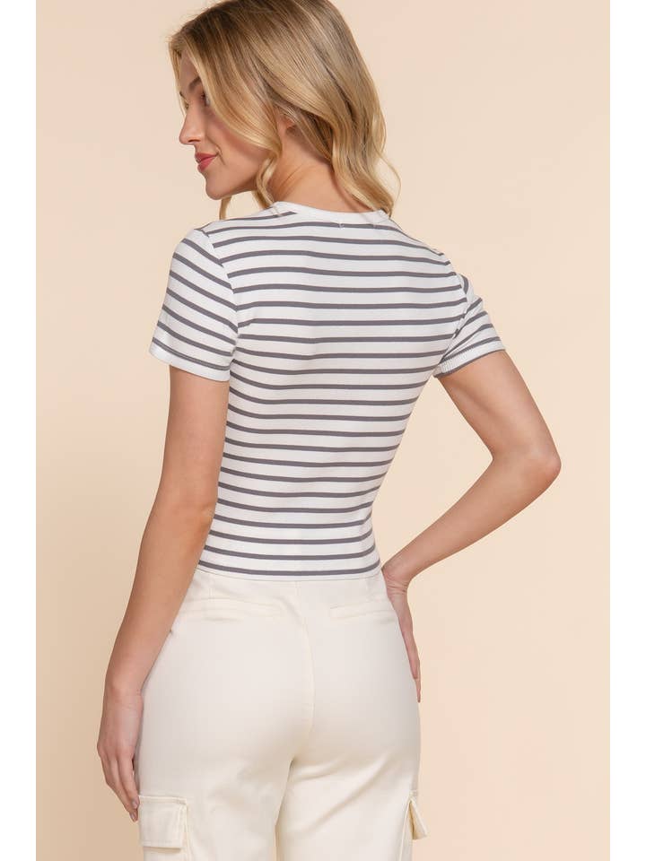 Active Basic | Active USA - Vendita all'ingrosso Top in maglia - Donna - Top a righe in cotone a costine con maniche corte e collo rotondo5