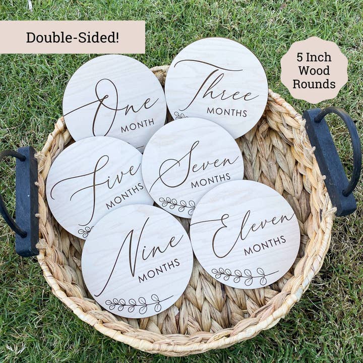 Cartes en bois pour bébé, accessoires photo pour la vente par Two Little Pines