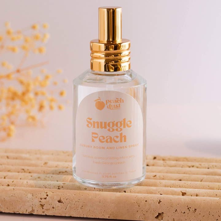 Spray de Luxe Éliminateur d'Odeurs Pêche Câline pour Chambre et Linge pour la vente par Peach Dust Collective