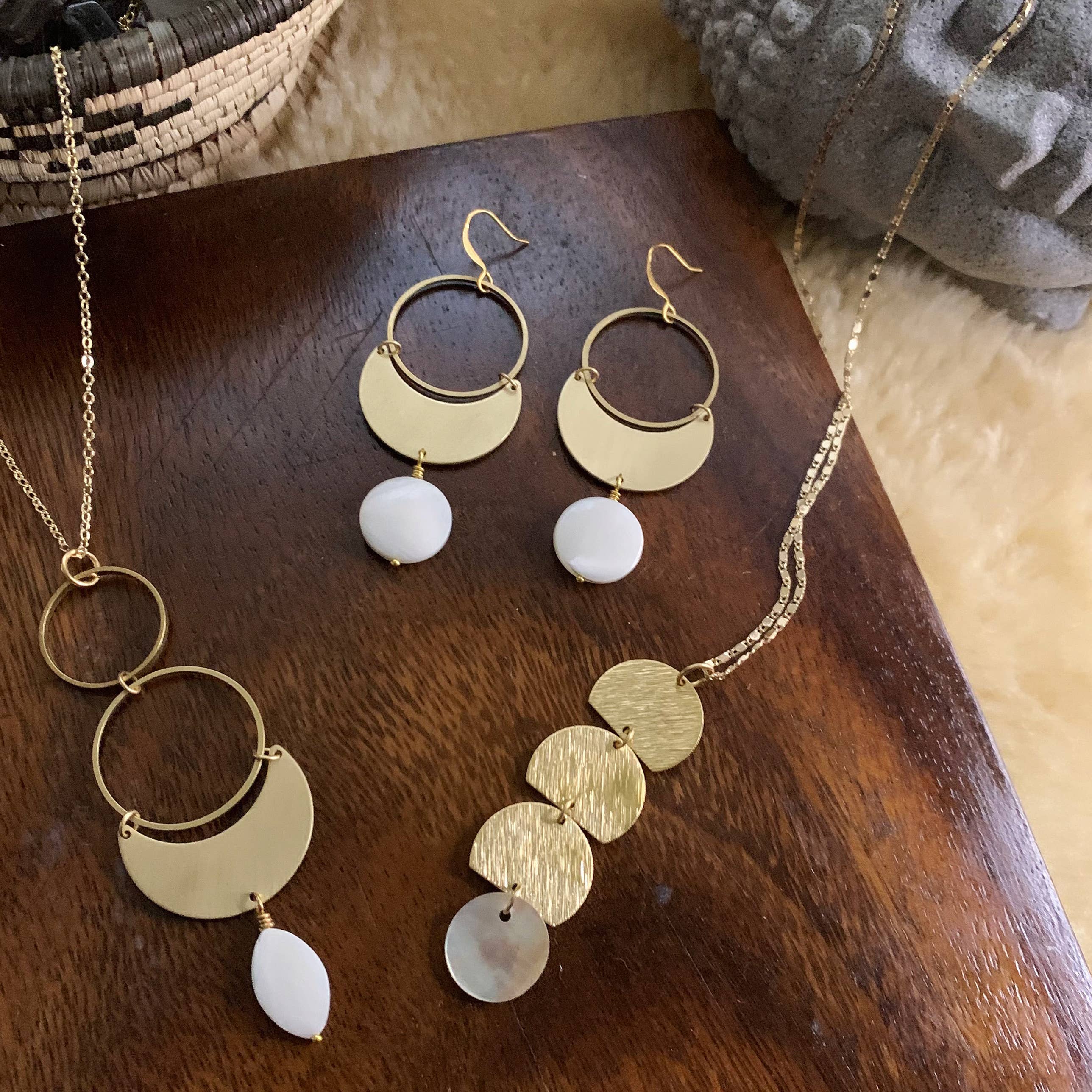 Sunday Girl by Amy DiLamarra – Engroshandel Halskæde med vedhæng – NK-355 | Phoebe messing & Shell Statement halskæde1