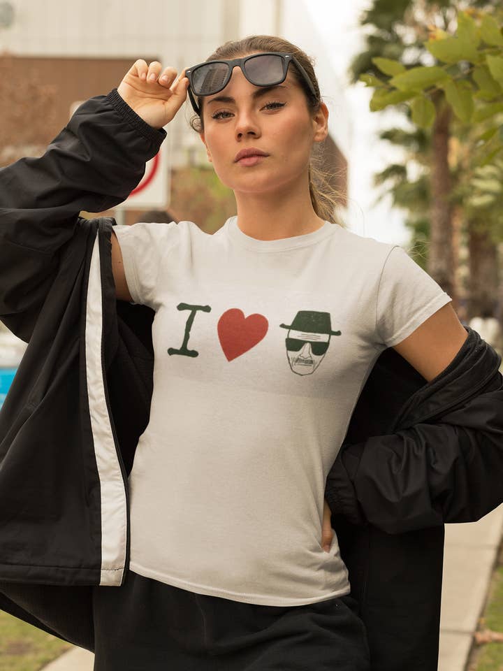Official Store – wholesale Screen printed t-shirt – Women′s – Breaking Bad - I Heart Heisenberg Women's Juniors T Shirt1